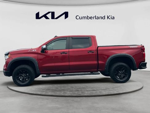 Used 2024 Chevrolet Silverado 1500 LT Trail Boss w/ Convenience Package II AWD/4WD image 2