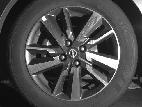 Used 2025 Nissan Versa SV image 12