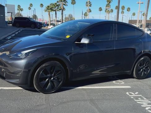 Used 2024 Tesla Model Y 2WD image 6