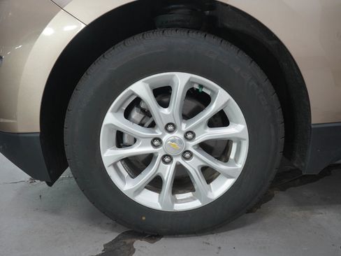 Used 2018 Chevrolet Equinox LS FWD image 27