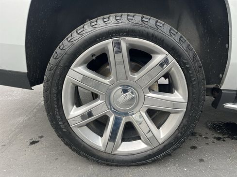 Used 2020 Cadillac Escalade ESV Luxury image 16