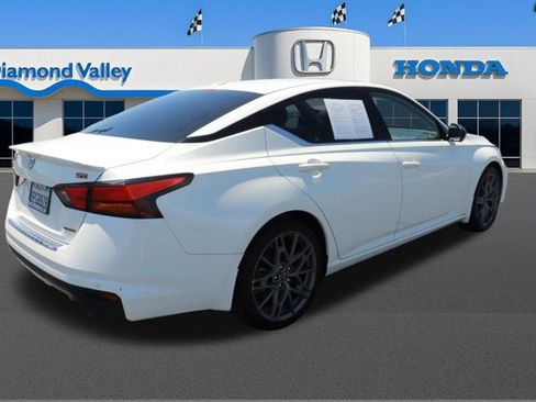 Used 2023 Nissan Altima 2.0 SR FWD image 8