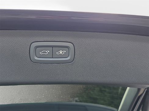 Used 2025 Volvo XC90 B6 Ultra w/ Protection Package Premier image 17