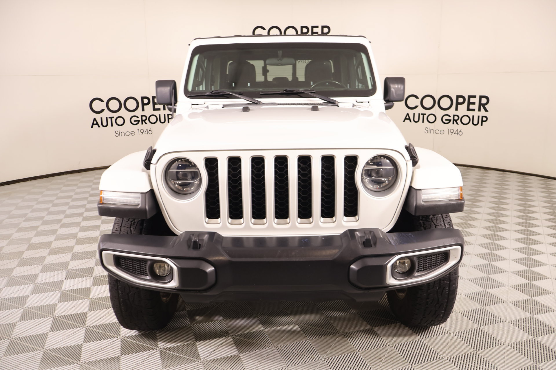 Used 2020 Jeep Gladiator Overland w/ LED Lighting Group AWD/4WD image 9