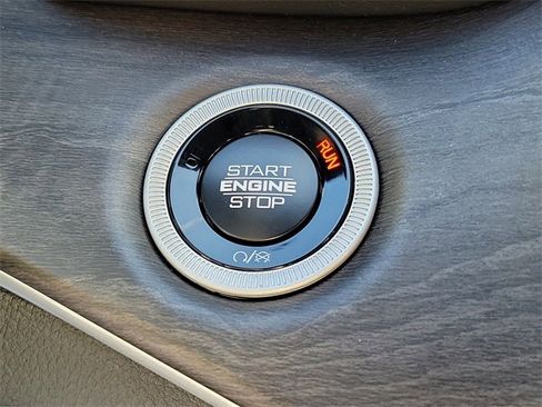 New 2025 Jeep Grand Cherokee Limited w/ Trailer Tow Package image 14