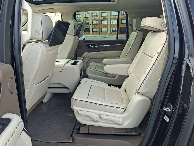 Certified 2023 GMC Yukon XL Denali w/ Denali Reserve Package AWD/4WD image 10