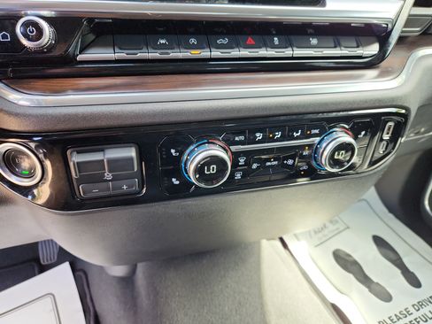 Used 2025 GMC Sierra 1500 SLT image 32