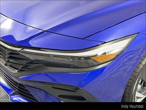 Used 2025 Hyundai Elantra Limited FWD image 52