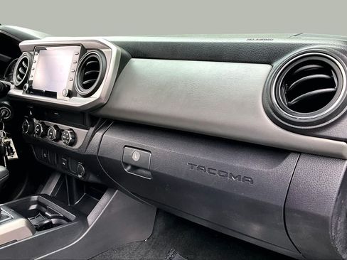 Certified 2022 Toyota Tacoma SR5 w/ SR5 Appearance Package (SM) AWD/4WD image 17