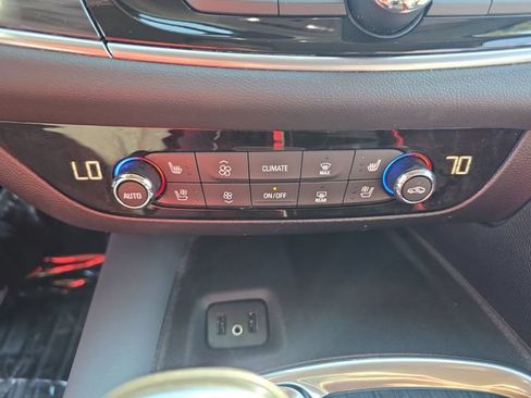 Used 2018 Buick Enclave Premium FWD image 26