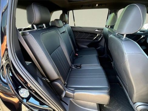 Used 2023 Volkswagen Tiguan SE R-Line image 27