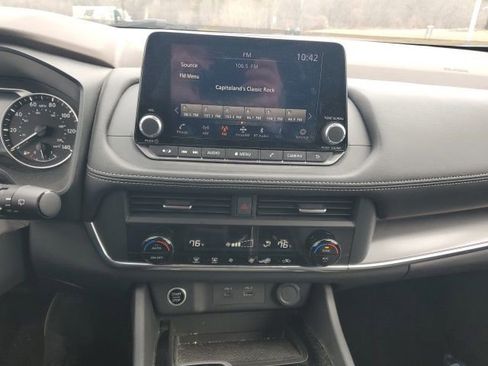 Certified 2023 Nissan Rogue SV image 22