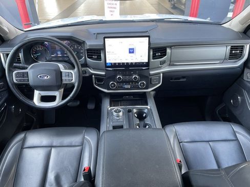 Used 2024 Ford Expedition XLT image 11