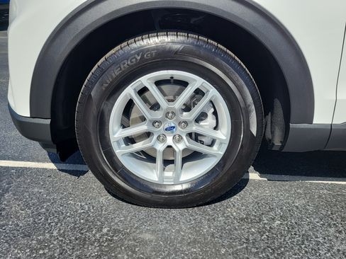 Certified 2025 Ford Explorer Active RWD image 5