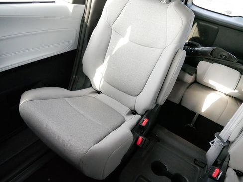 Used 2025 Toyota Sienna LE image 12