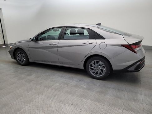 Used 2024 Hyundai Elantra SEL FWD image 3