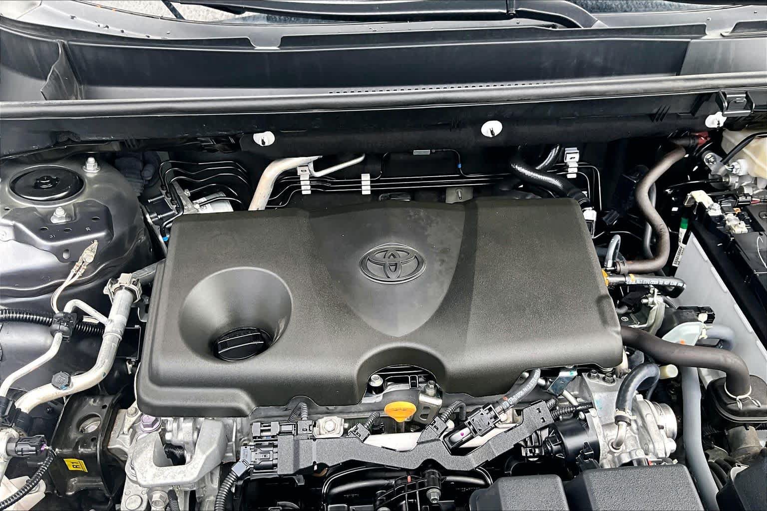 Used 2025 Toyota RAV4 LE AWD/4WD image 31