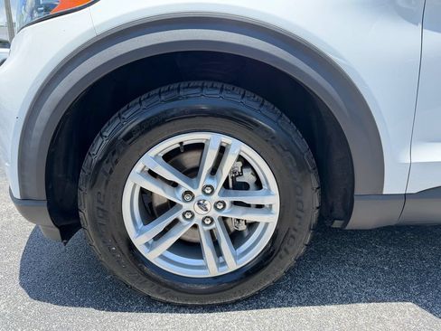 Used 2020 Ford Explorer XLT w/ Equipment Group 202A RWD image 9