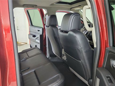 Used 2025 Nissan Frontier SL image 39