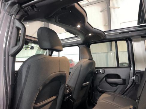 Used 2025 Jeep Wrangler Unlimited Sport AWD/4WD image 19