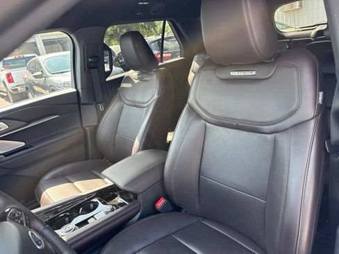 Used 2026 Ford Explorer Platinum RWD image 10