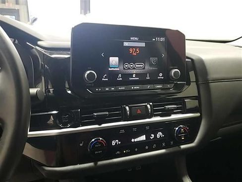 Used 2025 Nissan Pathfinder SV AWD/4WD image 8