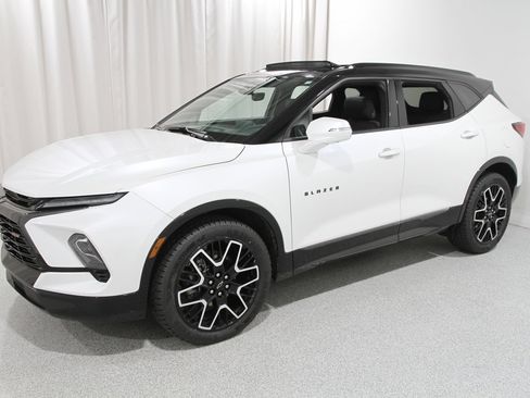 Used 2023 Chevrolet Blazer RS w/ Driver Confidence II Package image 3