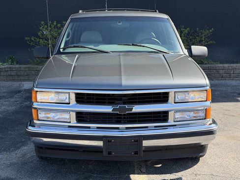 Used 1999 Chevrolet Suburban 2WD w/ Preferred Equipment Group 3 image 9