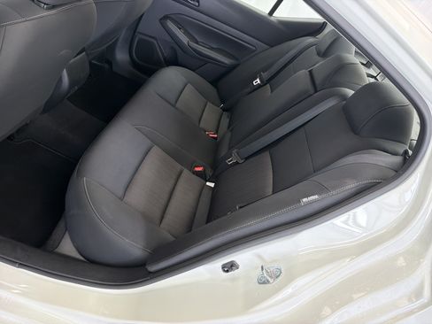Used 2024 Nissan Altima 2.5 SV FWD image 11