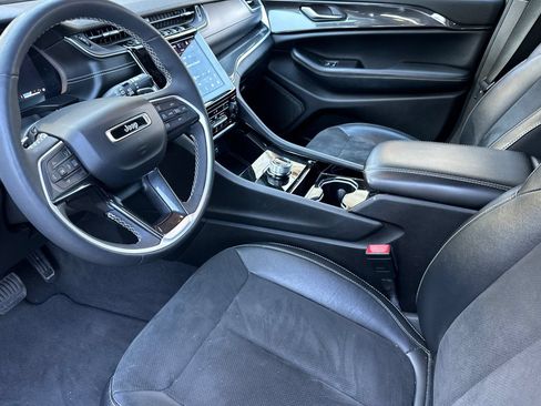 Used 2023 Jeep Grand Cherokee L Laredo AWD/4WD image 9