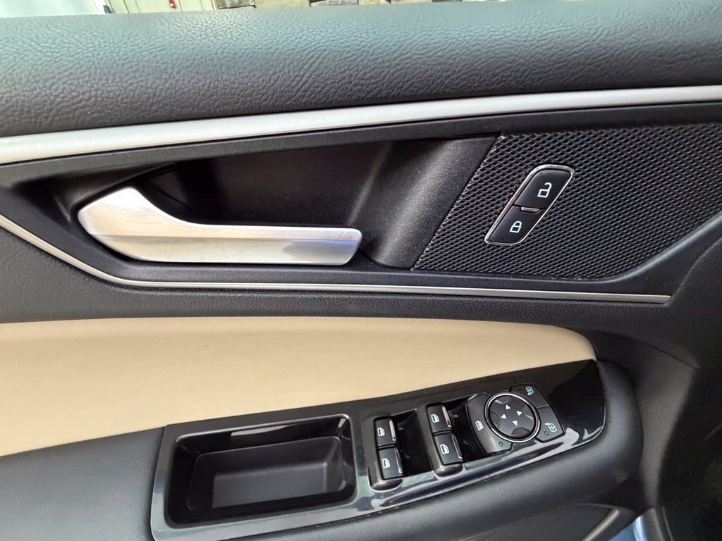 Used 2019 Ford Edge SEL w/ Equipment Group 201A AWD/4WD image 36