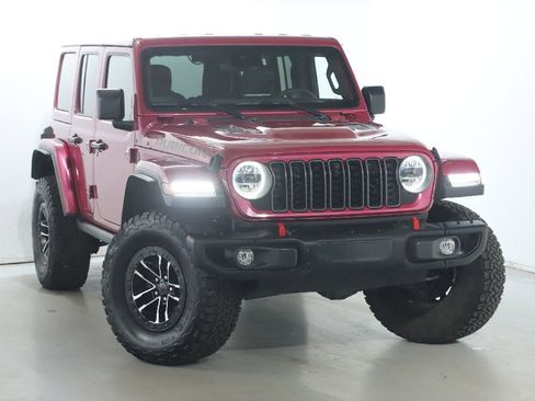 Used 2024 Jeep Wrangler Unlimited Rubicon AWD/4WD image 2