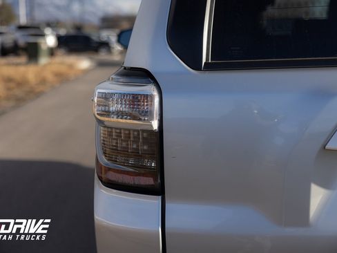 Used 2022 Toyota 4Runner SR5 Premium image 12