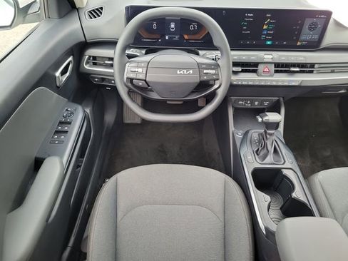Used 2025 Kia K4 FWD image 15