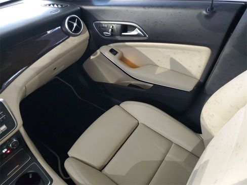 Used 2018 Mercedes-Benz CLA 250 image 12