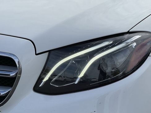 Certified 2019 Mercedes-Benz E 300 4MATIC image 7