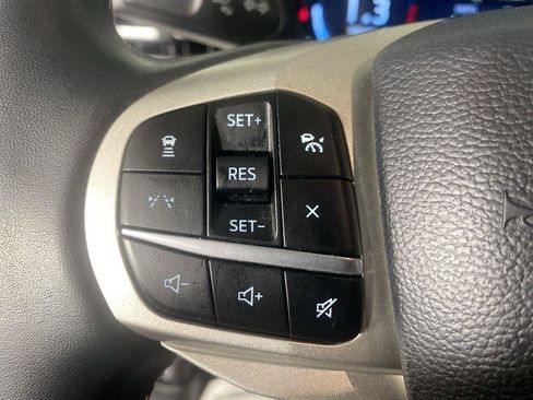 Used 2025 Ford Explorer Active AWD/4WD image 10