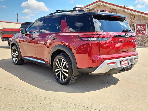 Used 2025 Nissan Pathfinder Platinum image 2