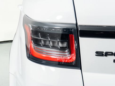 Used 2019 Land Rover Range Rover Sport HSE image 12