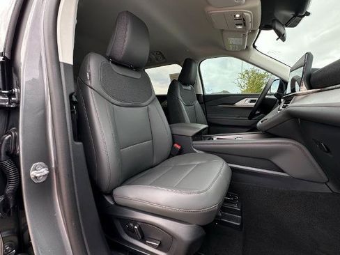 New 2026 Ford Explorer Active w/ Active Comfort Package image 28