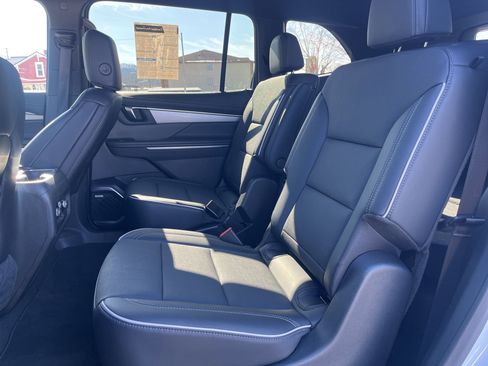 Used 2025 Buick Enclave Preferred image 15