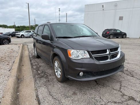 Used 2019 Dodge Grand Caravan SXT FWD image 1