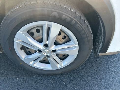 Used 2023 Nissan Kicks S image 30