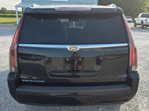 Used 2019 Cadillac Escalade Platinum AWD/4WD image 4