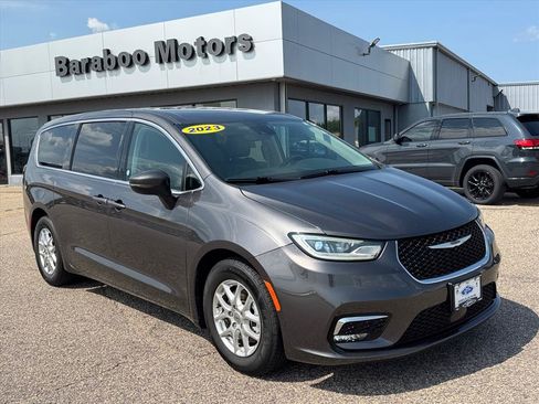Used 2023 Chrysler Pacifica Touring-L FWD image 1