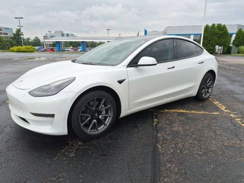 Used 2023 Tesla Model 3 Standard Range RWD image 2