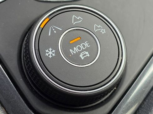 Used 2023 Volkswagen Tiguan SE image 22