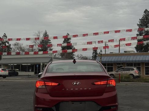 Used 2019 Hyundai Elantra SEL image 4