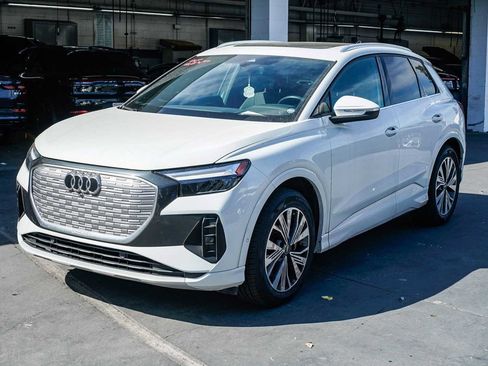 Used 2024 Audi Q4 e-tron Premium Plus image 1