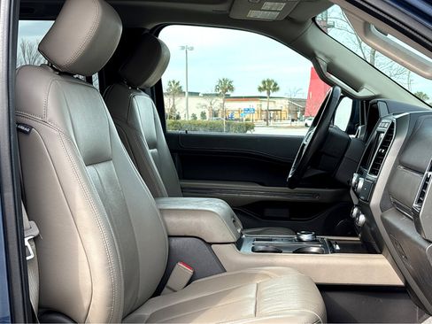 Used 2019 Ford Expedition Max XLT w/ Equipment Group 202A image 8